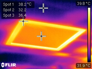 Thermal bridging in summer through a sky Light
